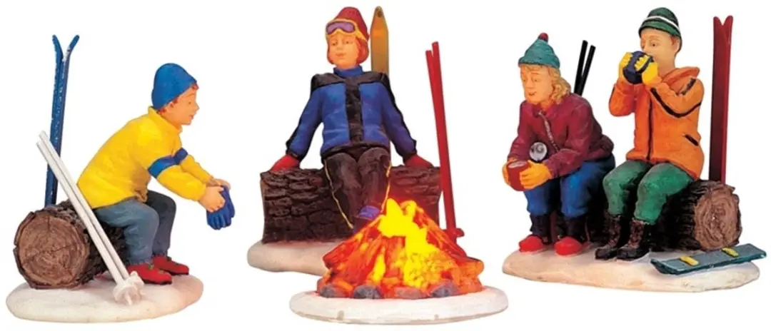 Lemax Skiers' Camp Fire Kersthuisjes Set - 4 Stuks
