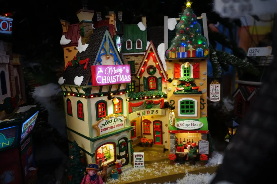 Lemax 'Tis The Season Shops Verlichte Facade - Meerkleurig