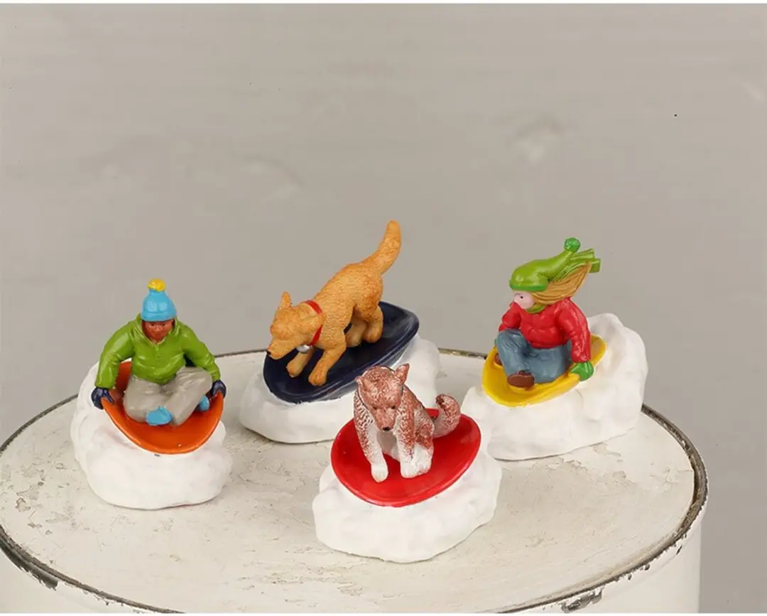 Lemax Dog Snow Saucer Fun Kerstset - 4 Stuks - Multicolor
