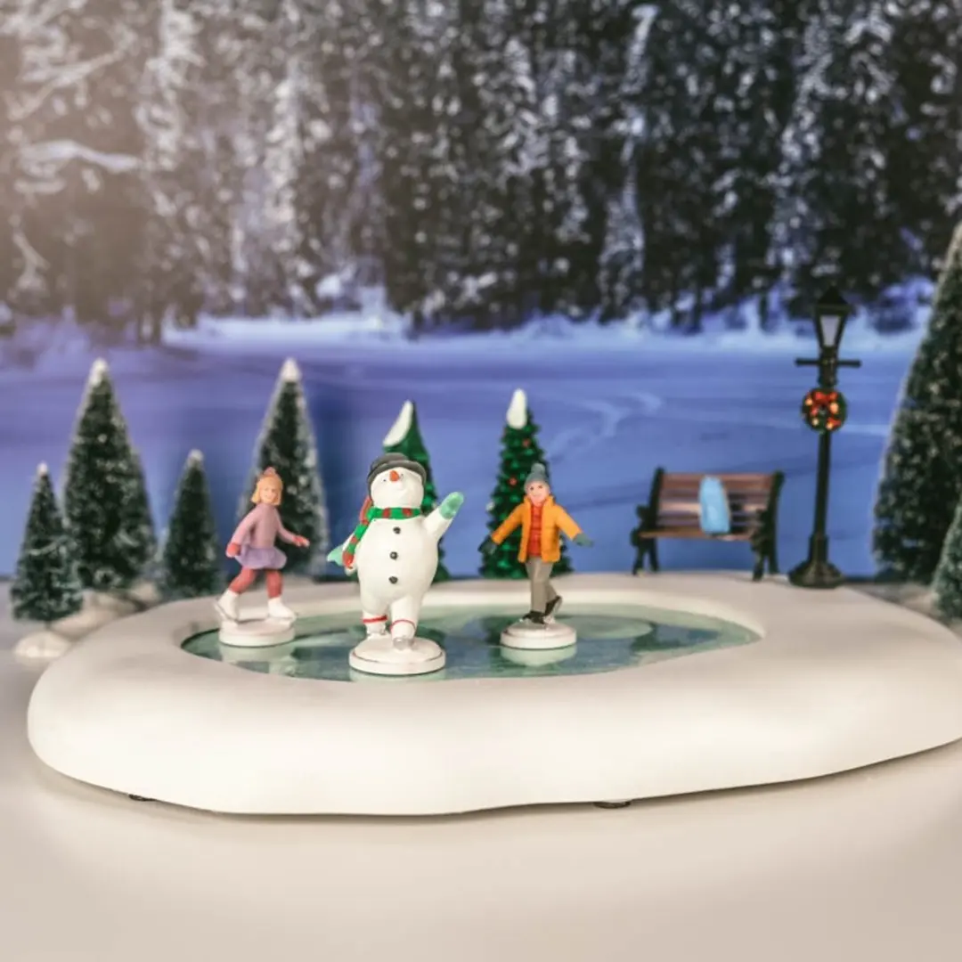 Lemax Frosty Goes Ice Skating Tafelstuk - Animatie - Batterijvoeding - afbeelding 6 van 6