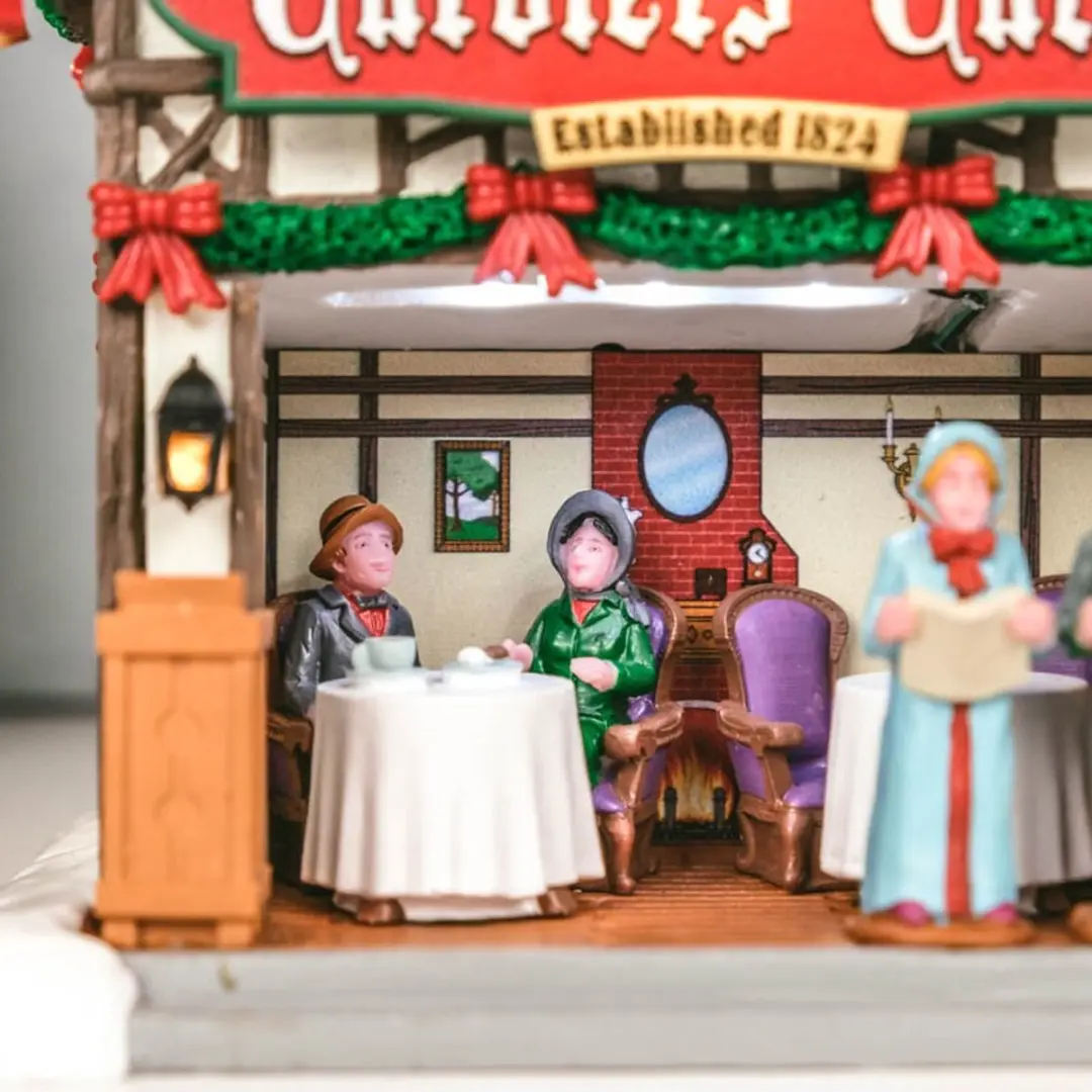 Lemax Carolers Cafe Verlicht Gebouw - 1 Stuks - Meerkleurig