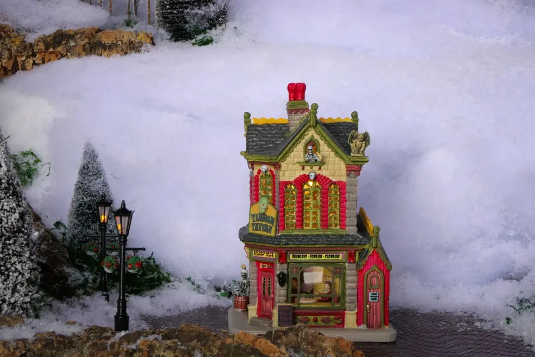 Lemax Spooky Town Terror Tavern