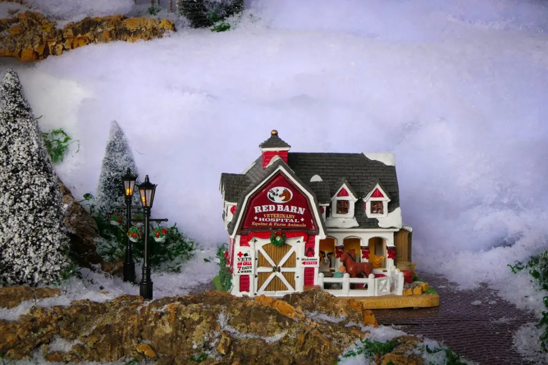 Lemax Red Barn Veterinary Hospital - 1 Stuks - Mehrfarbig