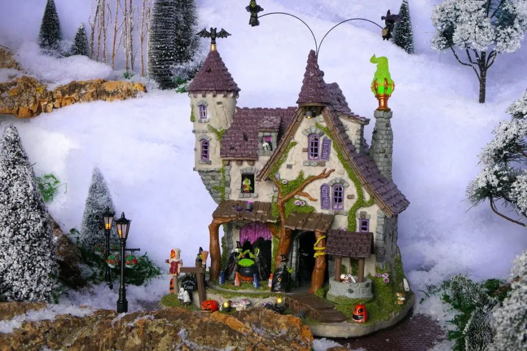 Lemax Spooky Town Wicked Garden Coven
