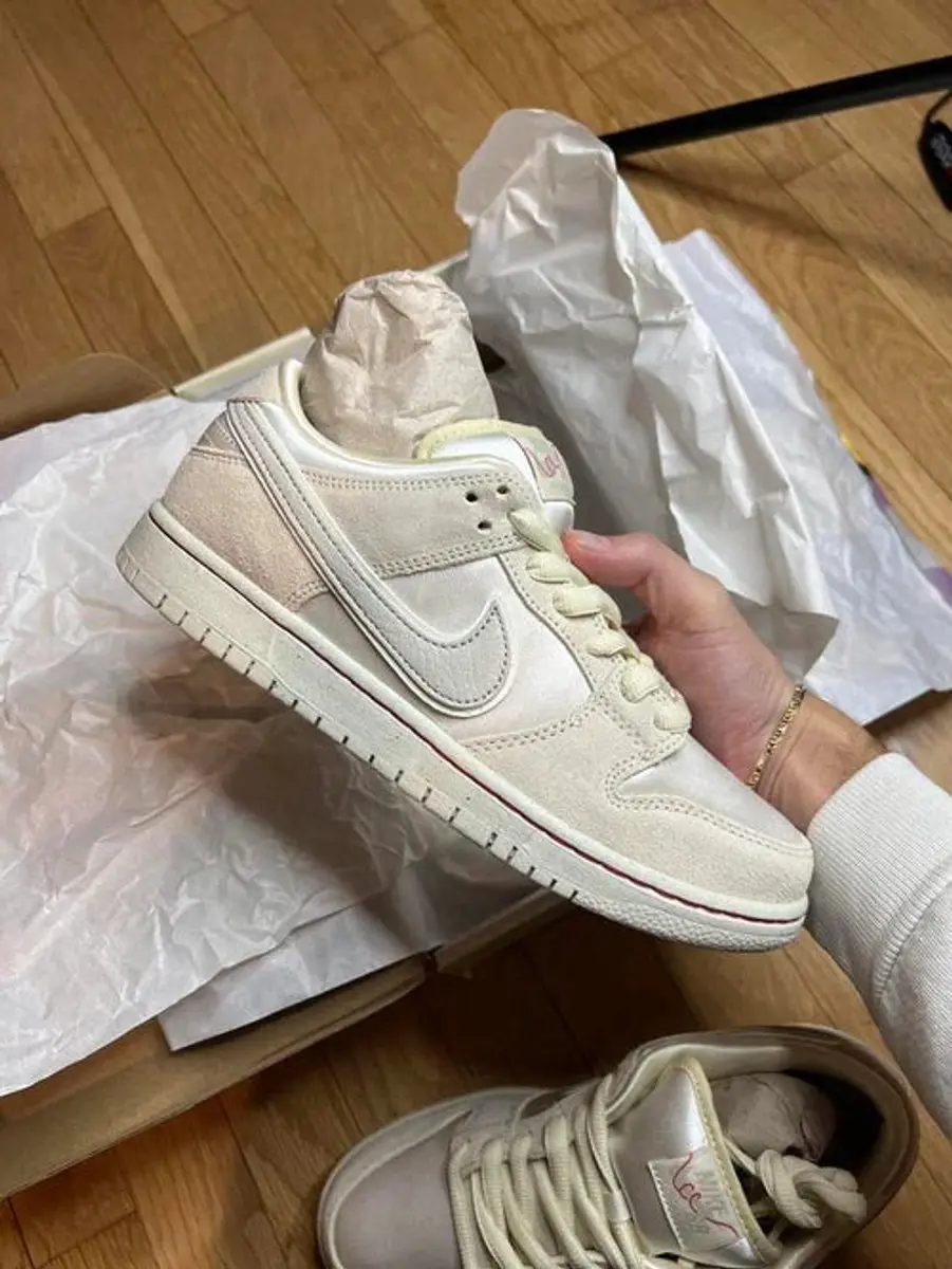 Nike SB Dunk Low City of Love Light Bone