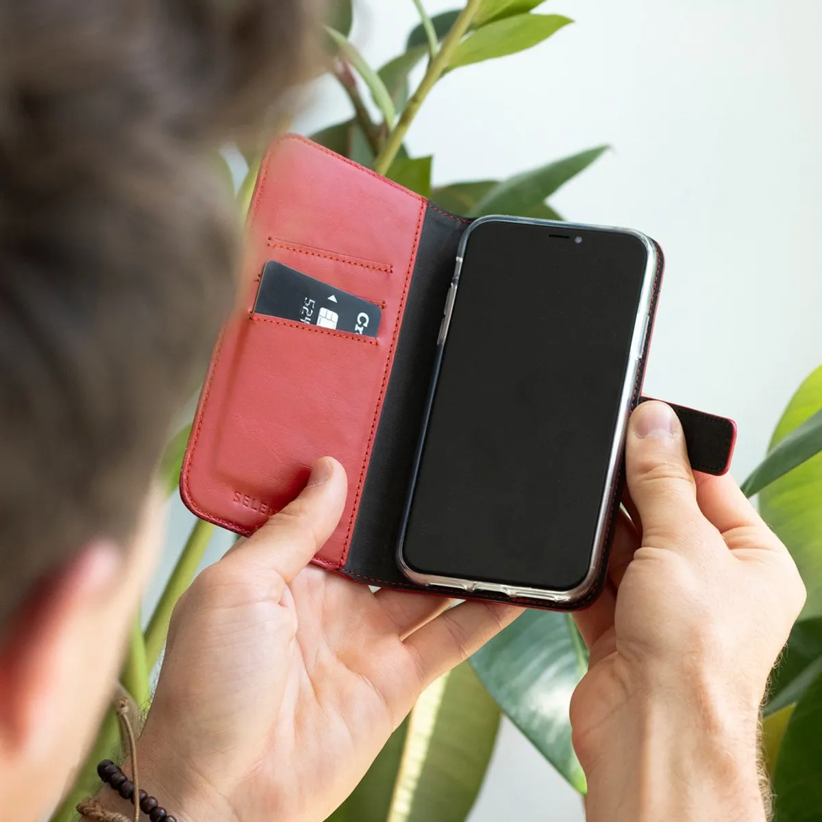 Selencia Hoesje Samsung Galaxy S10e - Rood Lederen Bookcase - 3 Pasjes