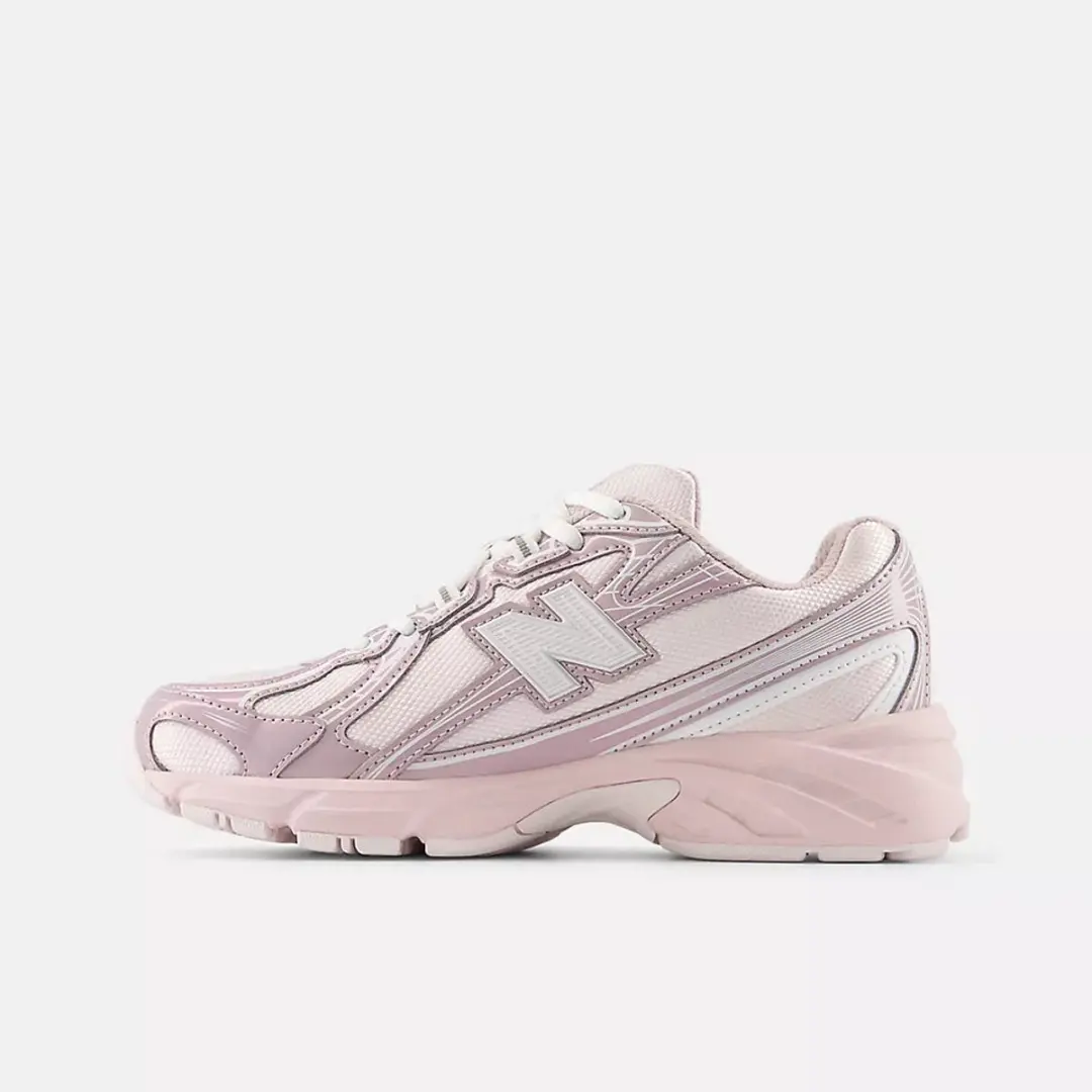 New Balance 740