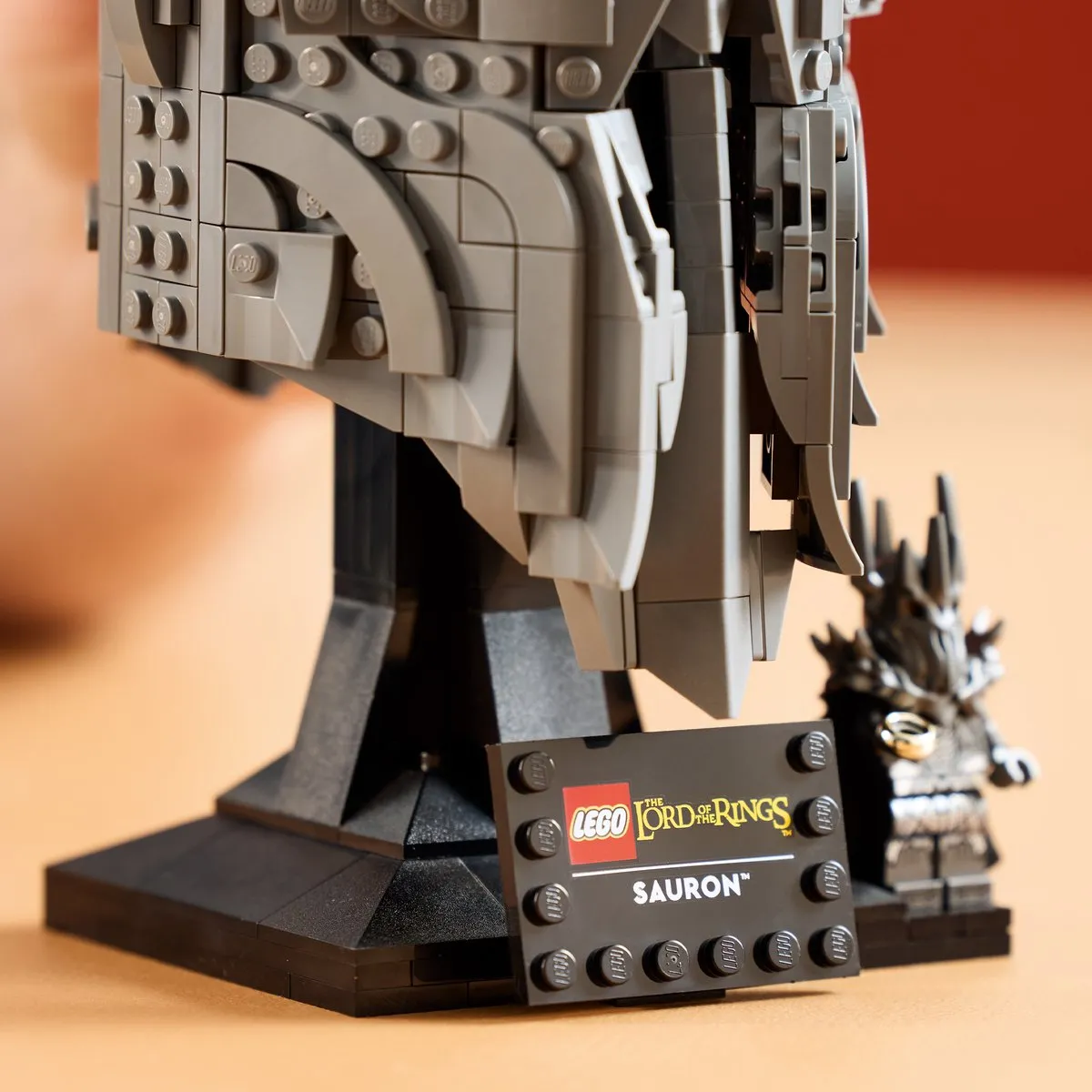 LEGO Icons The Lord of the Rings Helm van Sauron Bouwpakket 538 Stukken - Grijs - afbeelding 6 van 6