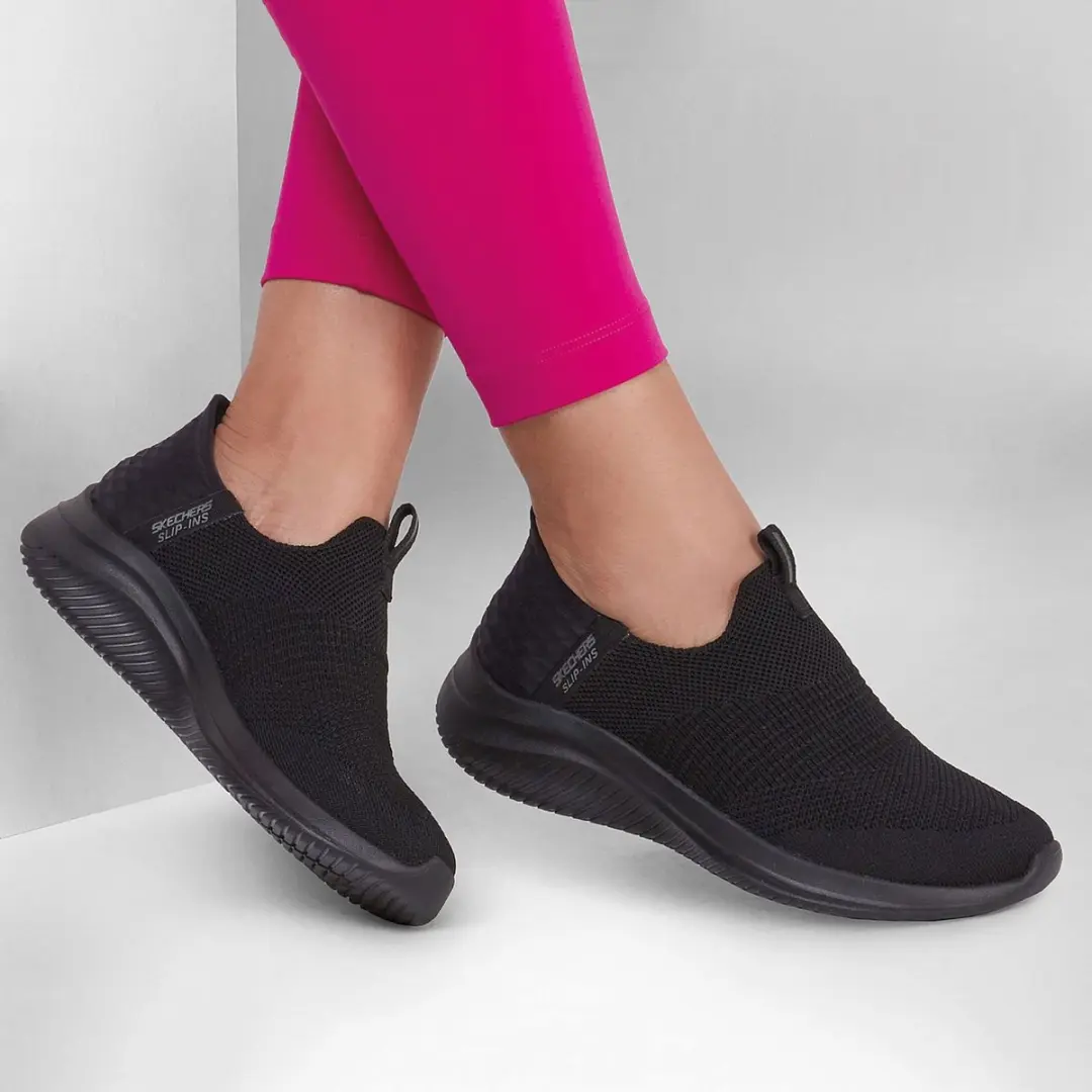 Skechers Ultra Flex 3.0 Cozy Streak Slip-Ins Dames Sneakers - 37 - Zwart