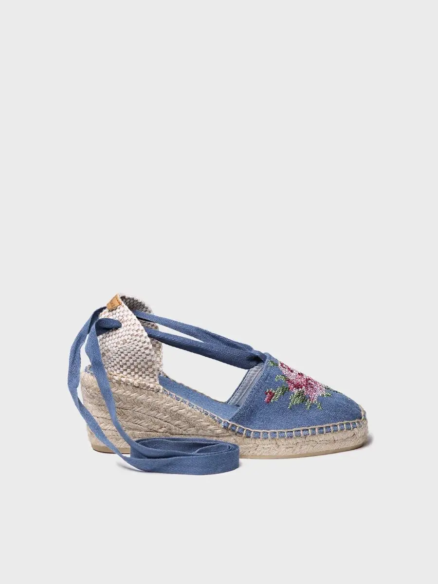 Vegan dames espadrille van katoen met borduurwerk en sleehak