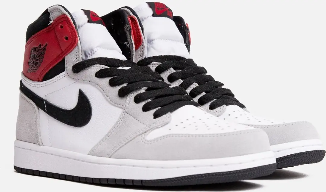 Air Jordan 1 Retro High OG Light Smoke Grey