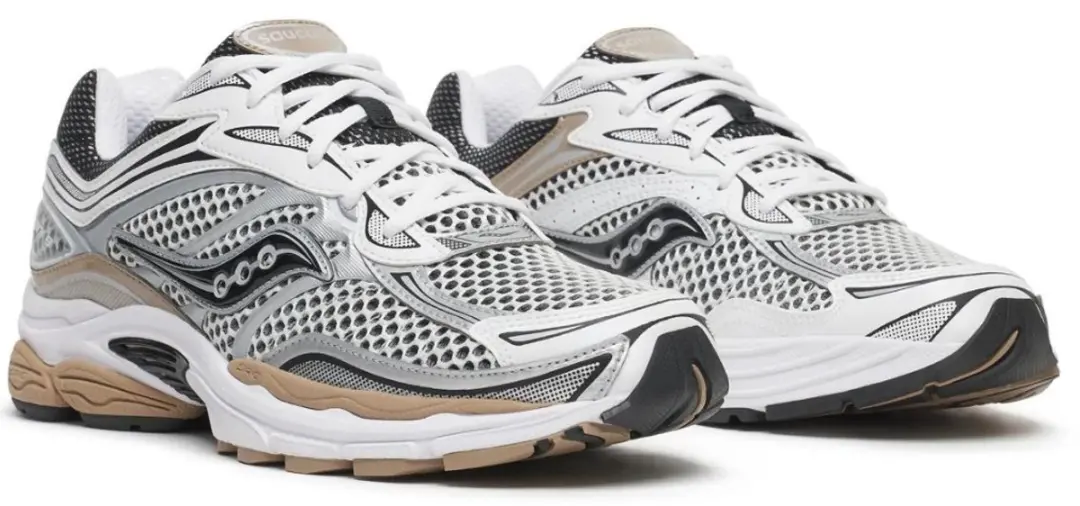 Saucony ProGrid Omni 9 White / Saddle Sneakers