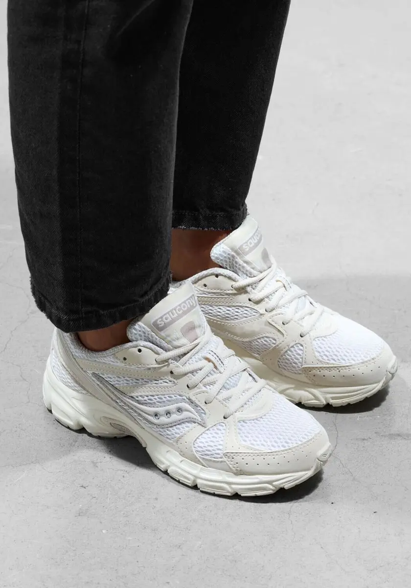 Saucony Ride Millennium W Sneakers - Dames 37 - Beige