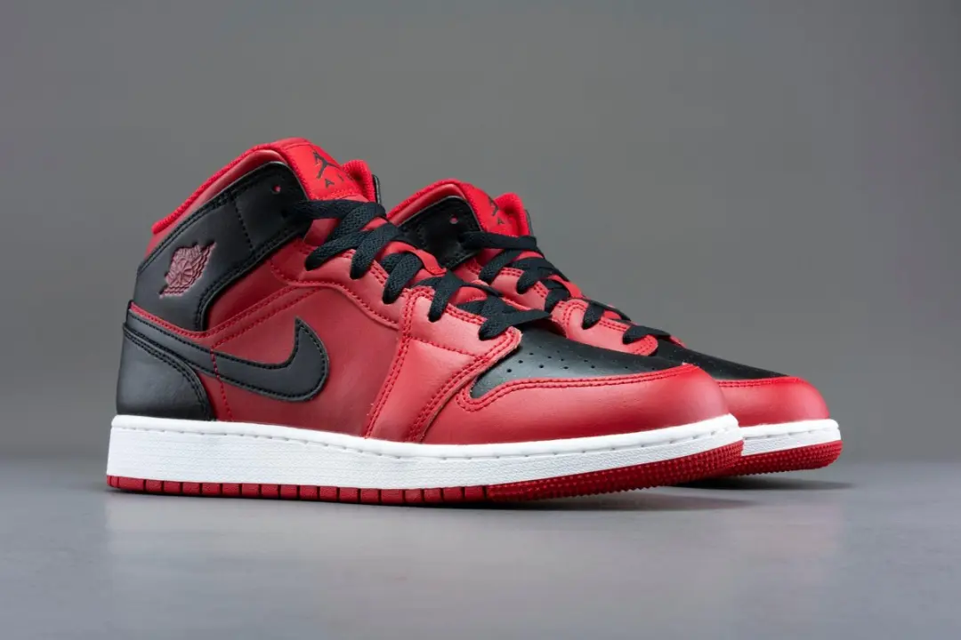 Nike Air Jordan 1 Mid GS Reverse Bred - Sneakers 36.5 - Zwart/Rood - afbeelding 3 van 6