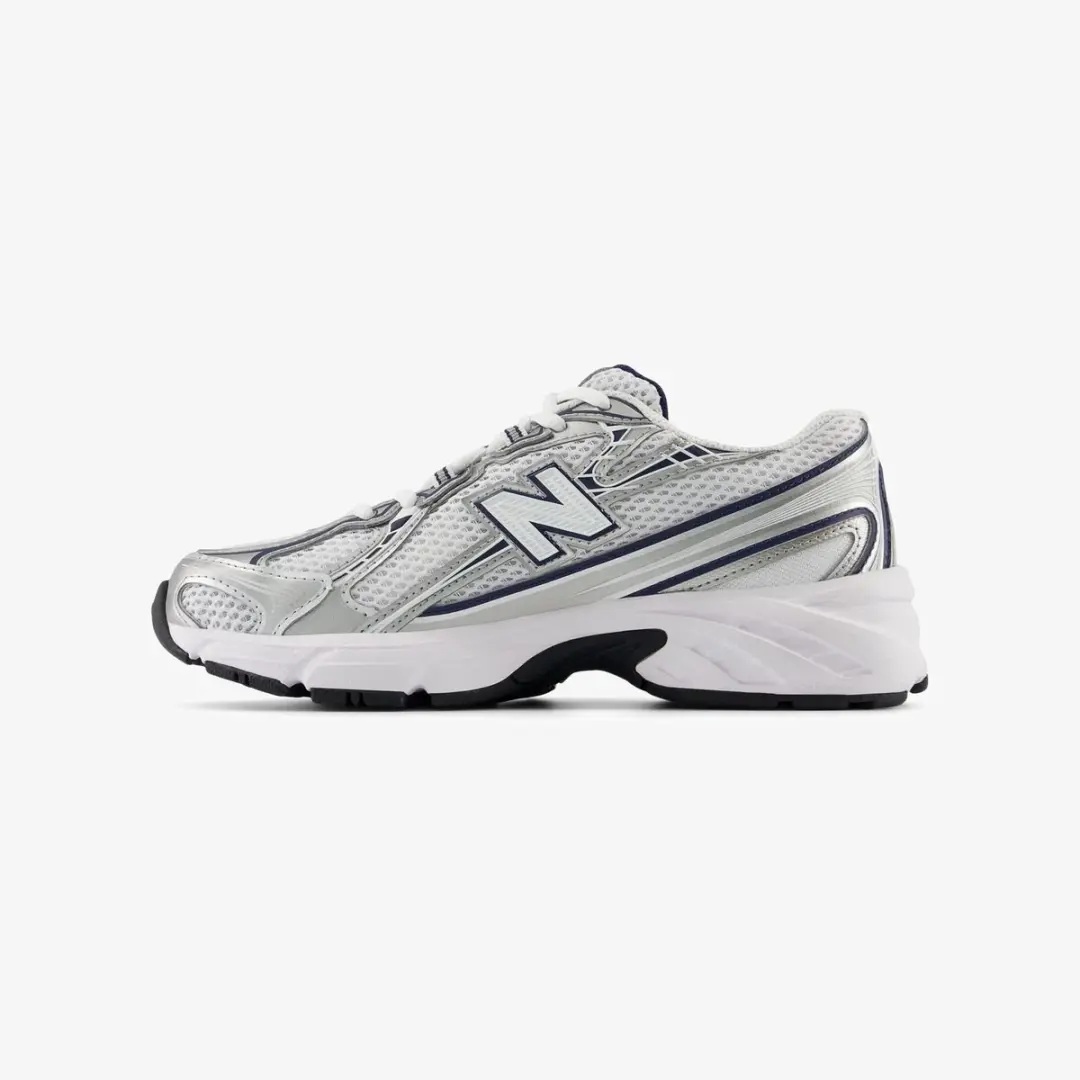 New Balance 740