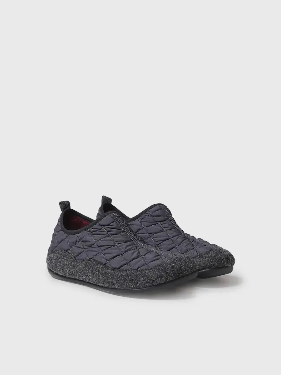 Herenslippers van vilt en gewatteerde stof