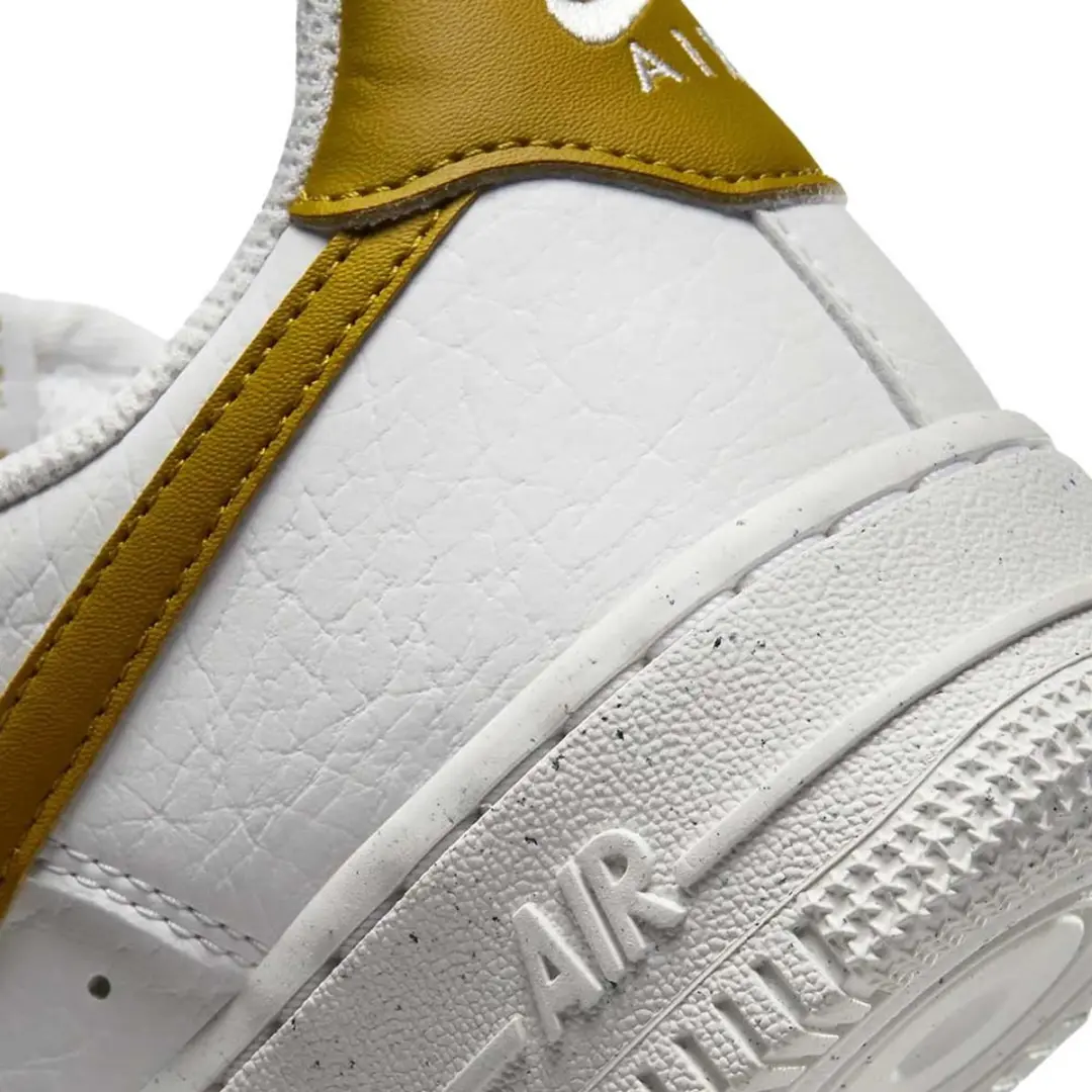 Nike Air Force 1 '07 White Mosterd Schoenmaat EU : 38.5