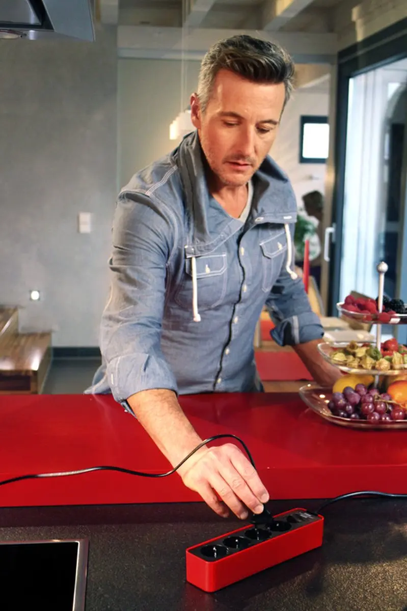 Brennenstuhl Ecolor Stekkerdoos 4-voudig 3600W - Rood/Zwart