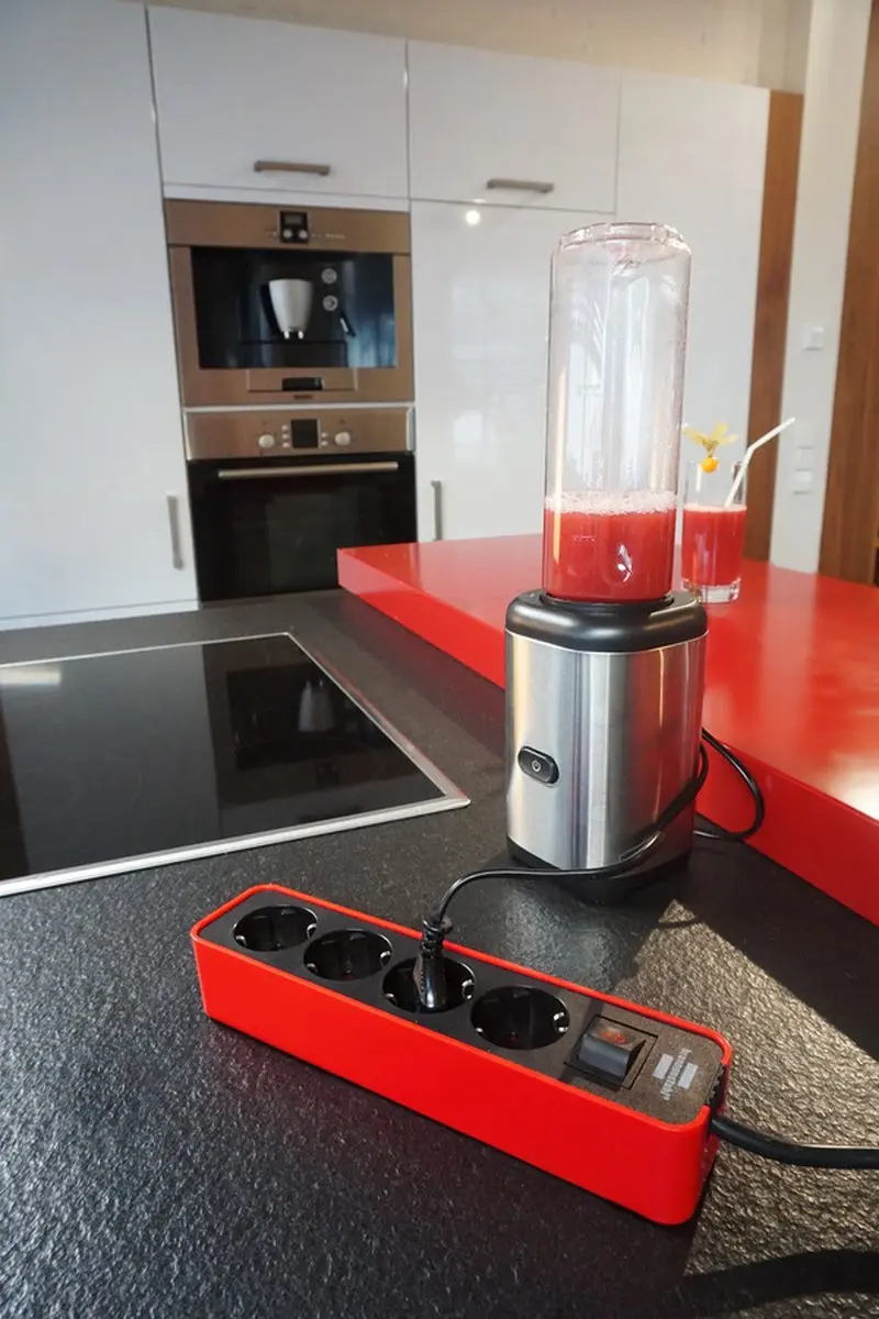 Brennenstuhl Ecolor Stekkerdoos 4-voudig 3600W - Rood/Zwart