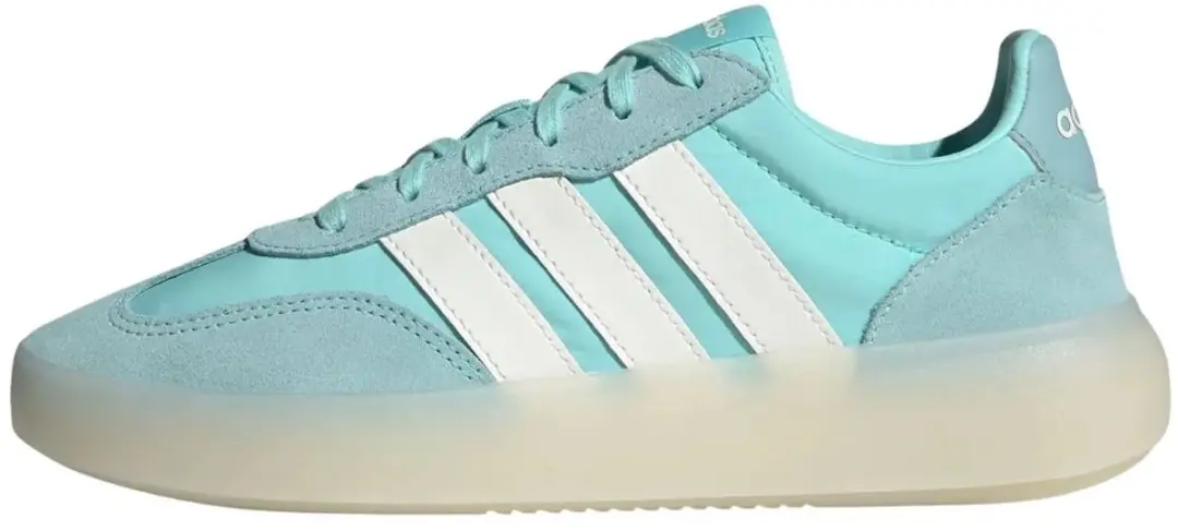 Adidas barreda decode in de kleur blauw.