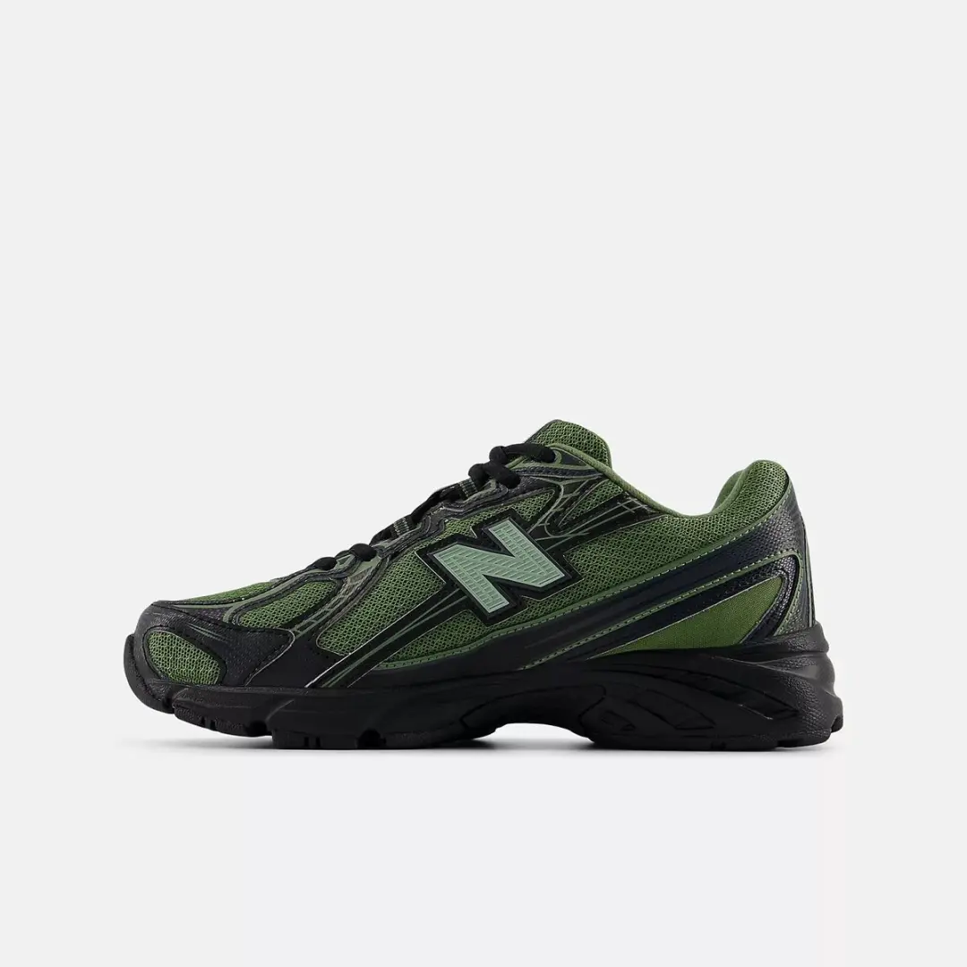 New Balance 740