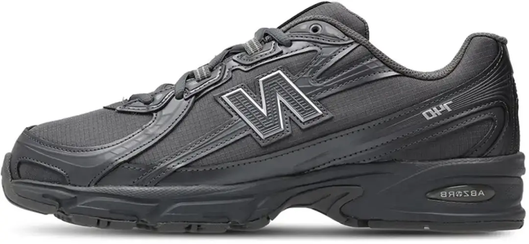 New Balance 740