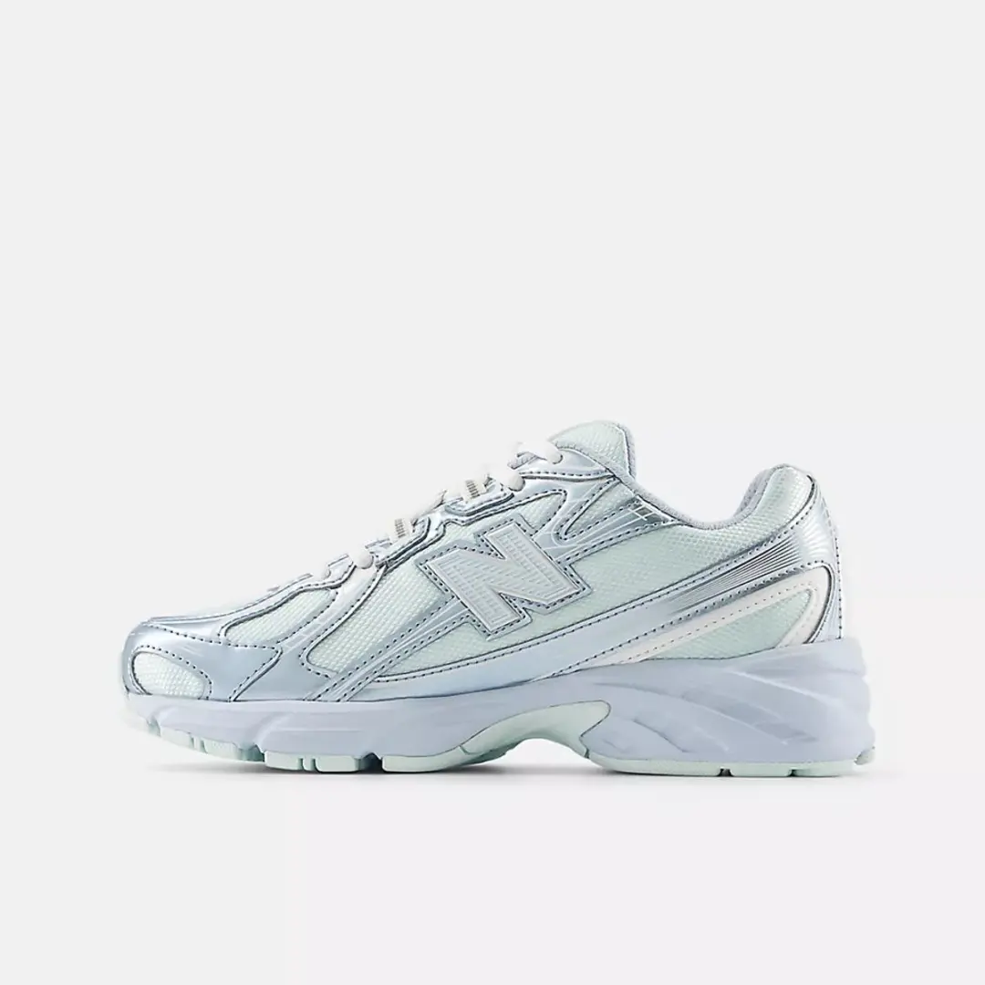 New Balance 740
