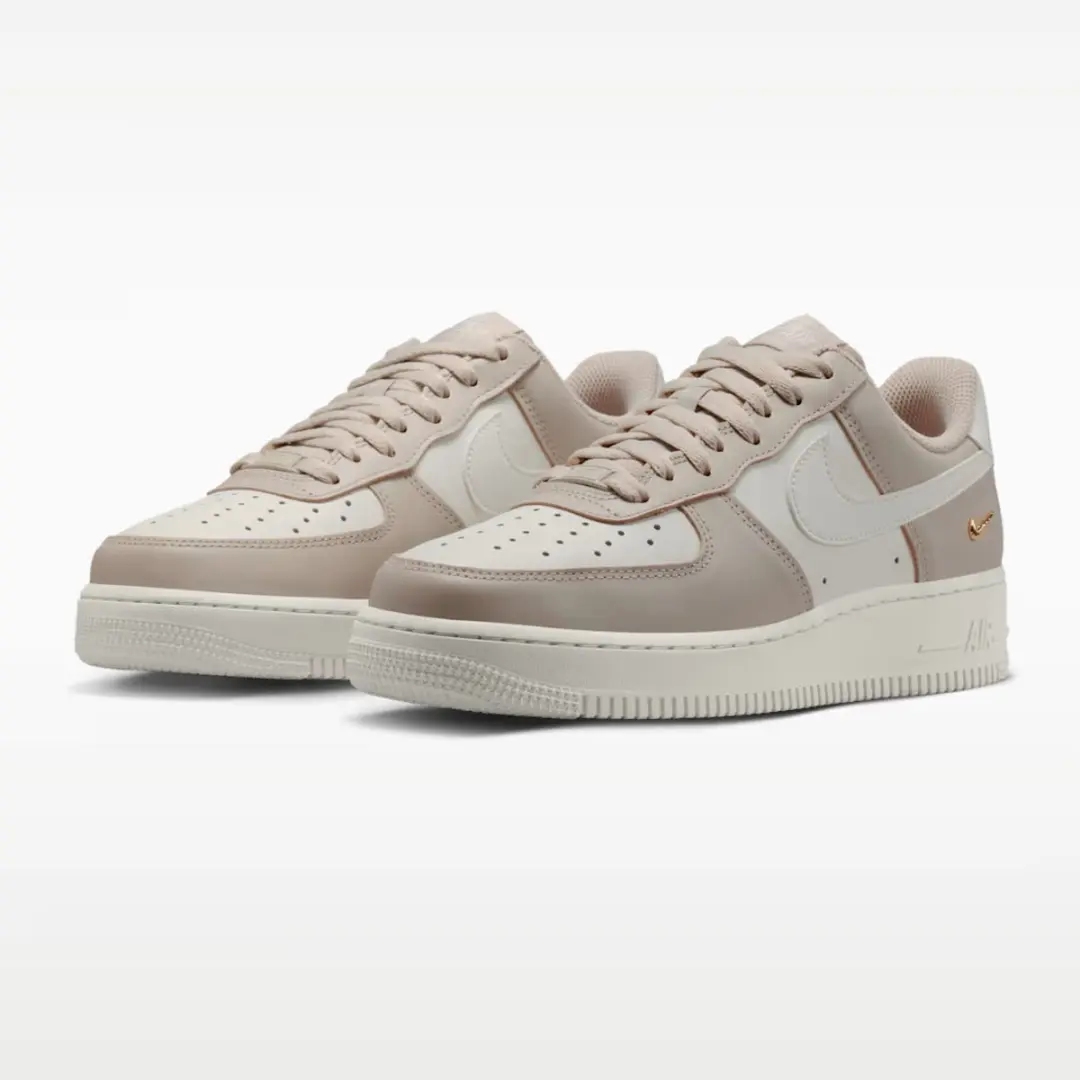 Nike Air Force 1 - Sail Metallic Gold - Maat 41 - afbeelding 4 van 6