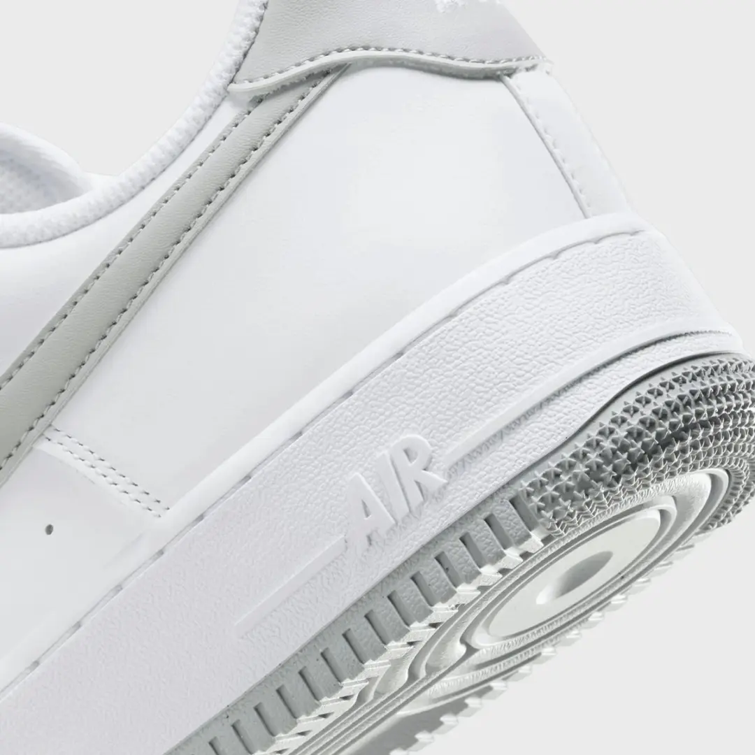Nike Air Force 1 '07 FJ4146-100 Sneakers - Lichtgrijs/Wit - afbeelding 6 van 6