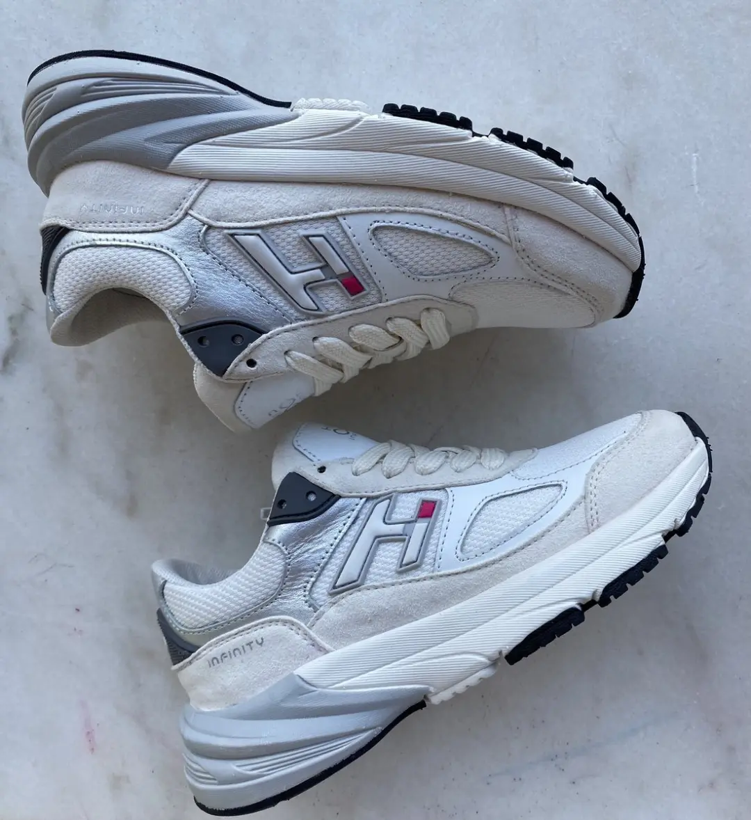 Hip sneaker wit light maat 39