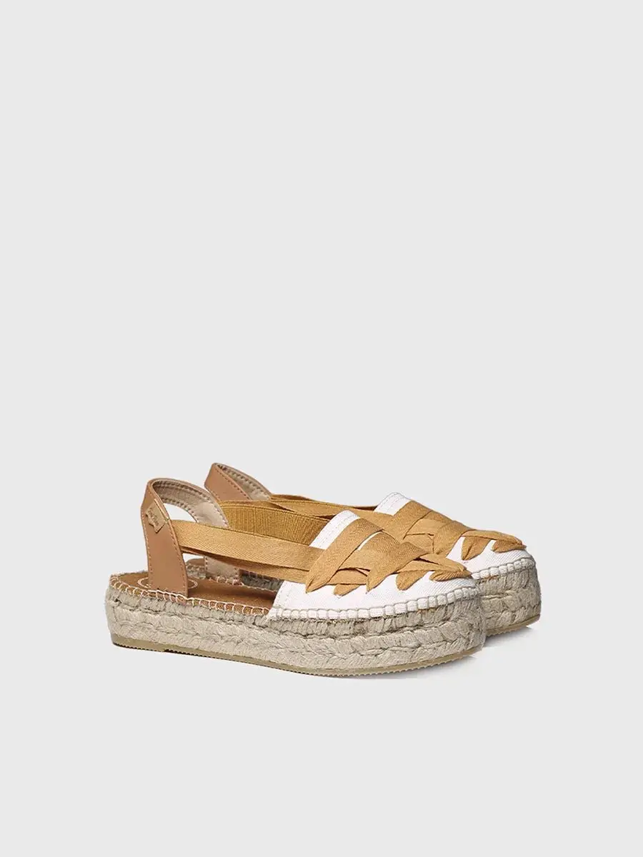 Platte espadrille met gekruiste bandjes