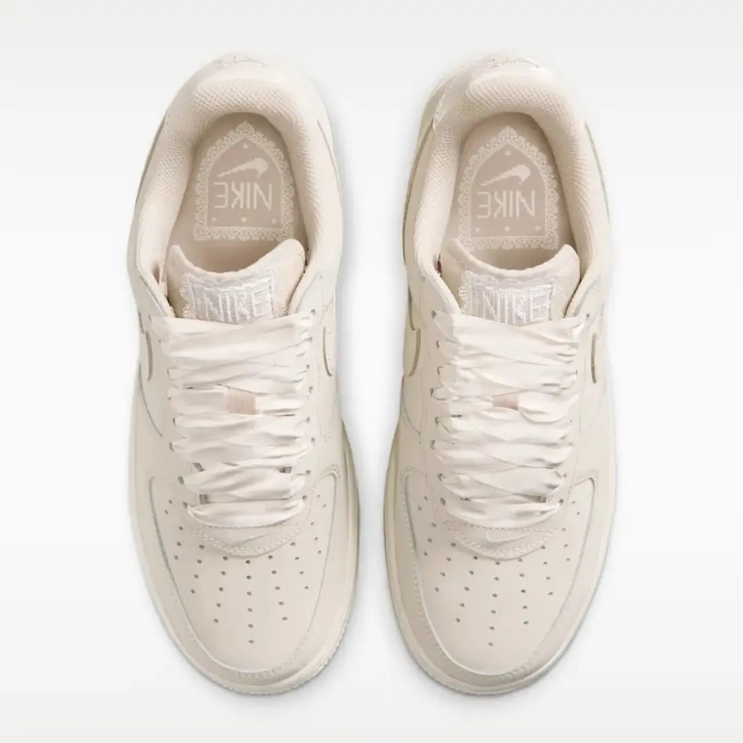 Nike Air Force 1 Low Retro Premium - Oatmeal Pale Ivory - Maat 37.5
