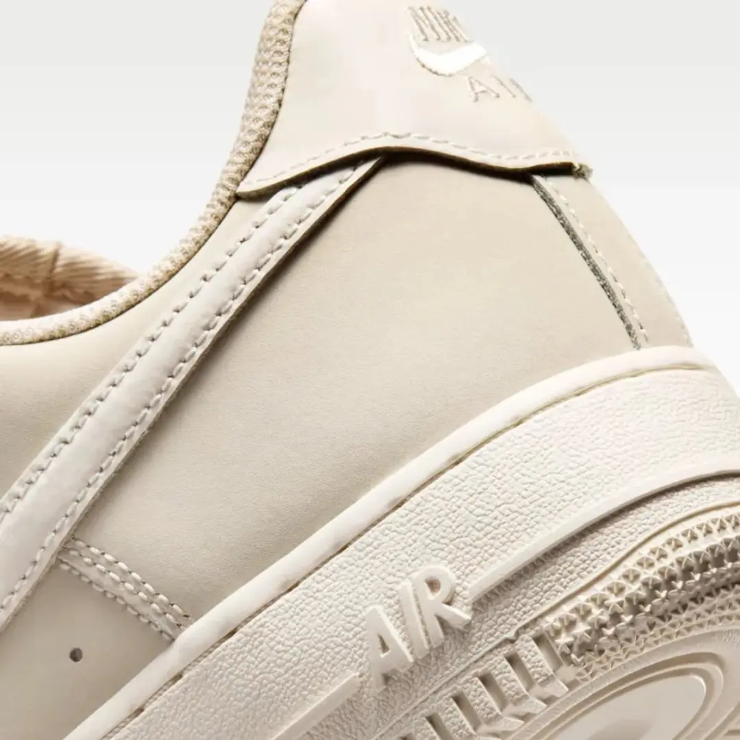 Nike Air Force 1 Low Retro Premium - Oatmeal Pale Ivory - Maat 37.5