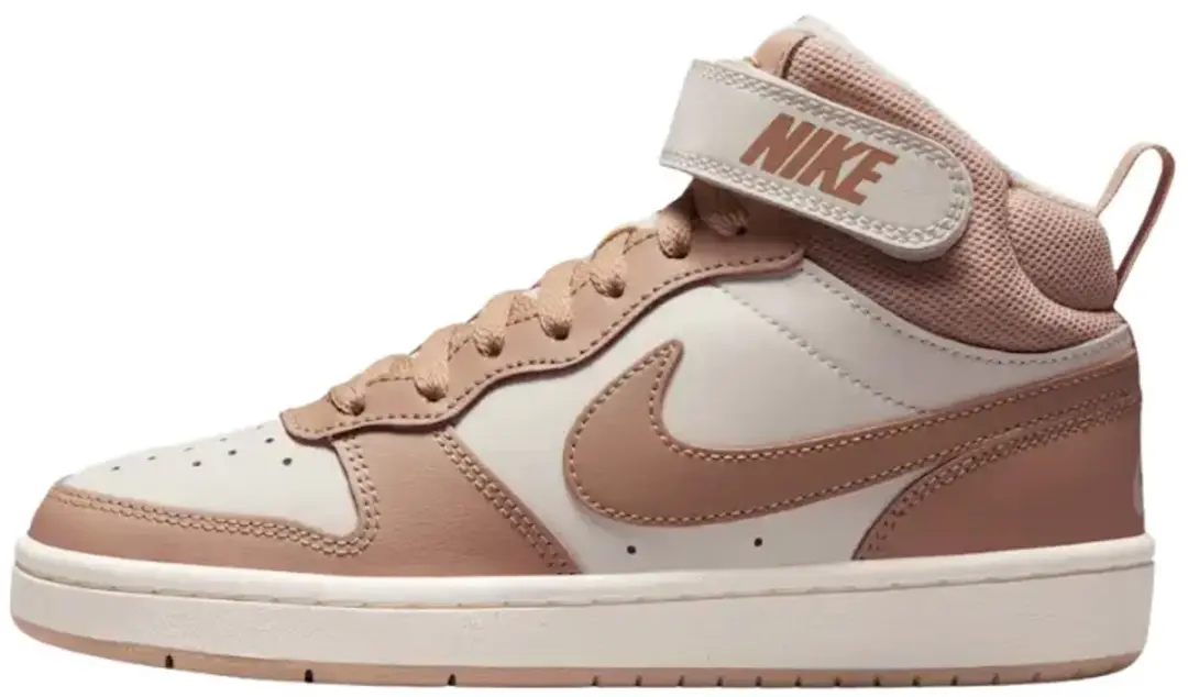 Nike court borough mid 2 in de kleur wit.