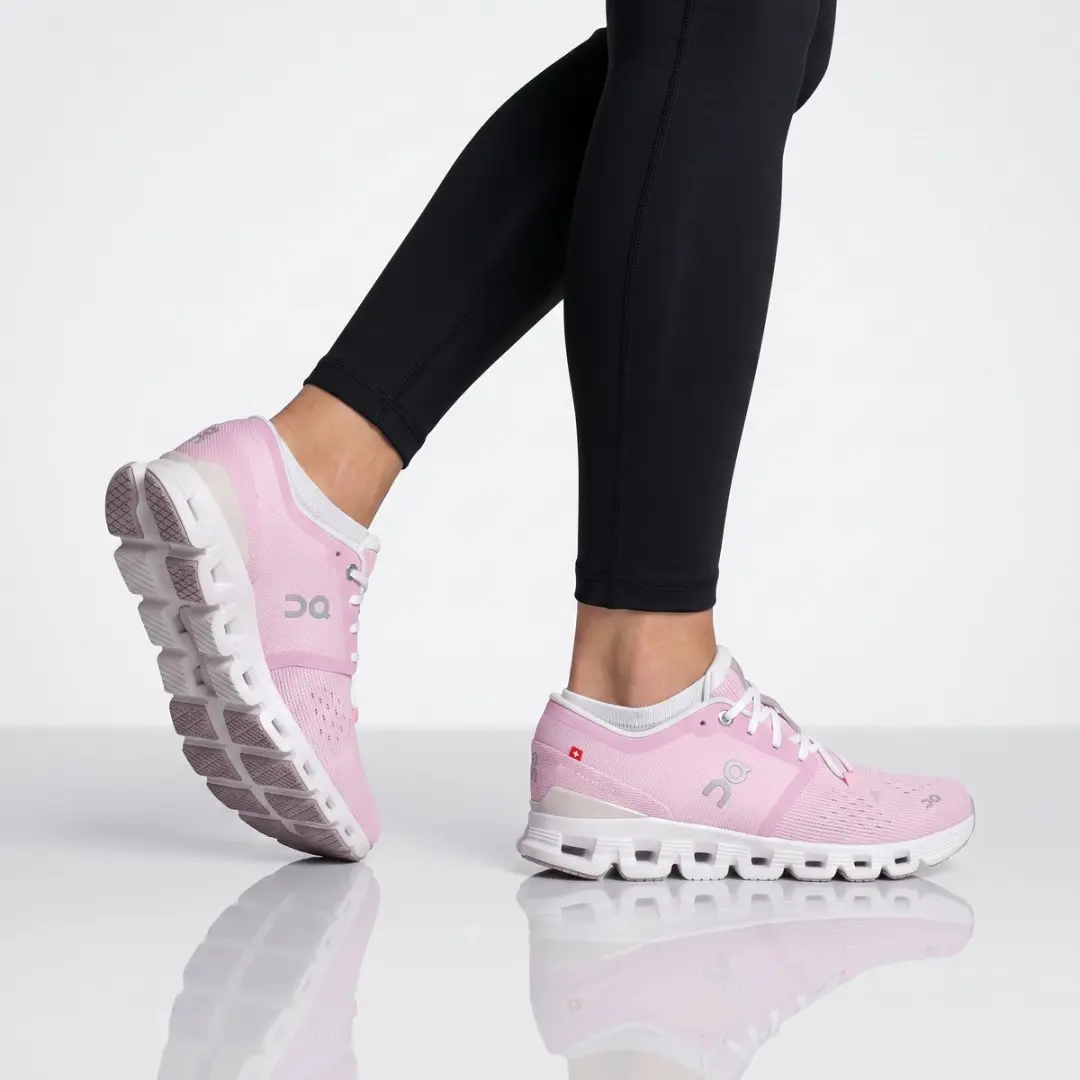 ON Running Cloud X4 Dames Sneakers - Roze - Maat 38.5
