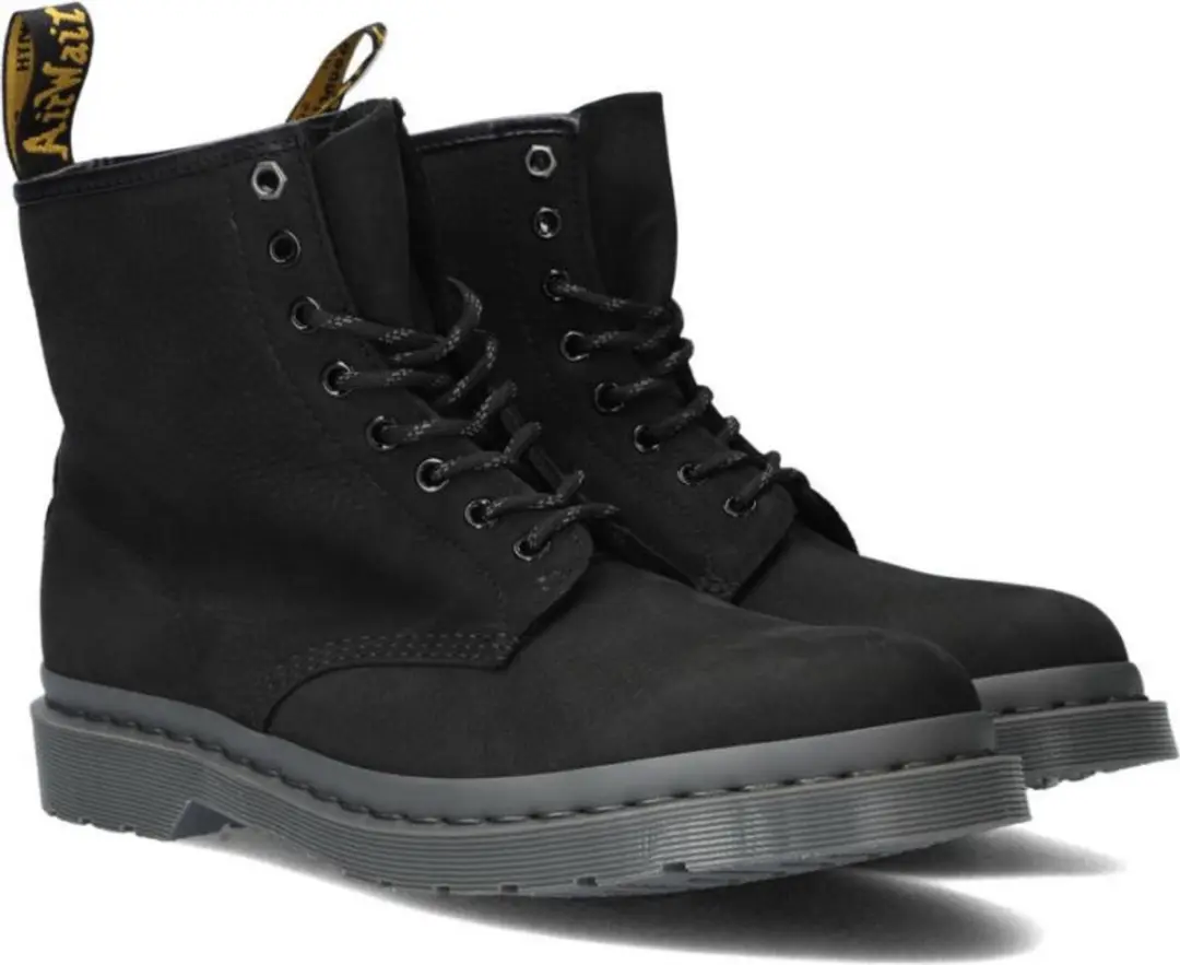 Dr. Martens Waterdichte Nubuck Laarzen met Freesbewerking