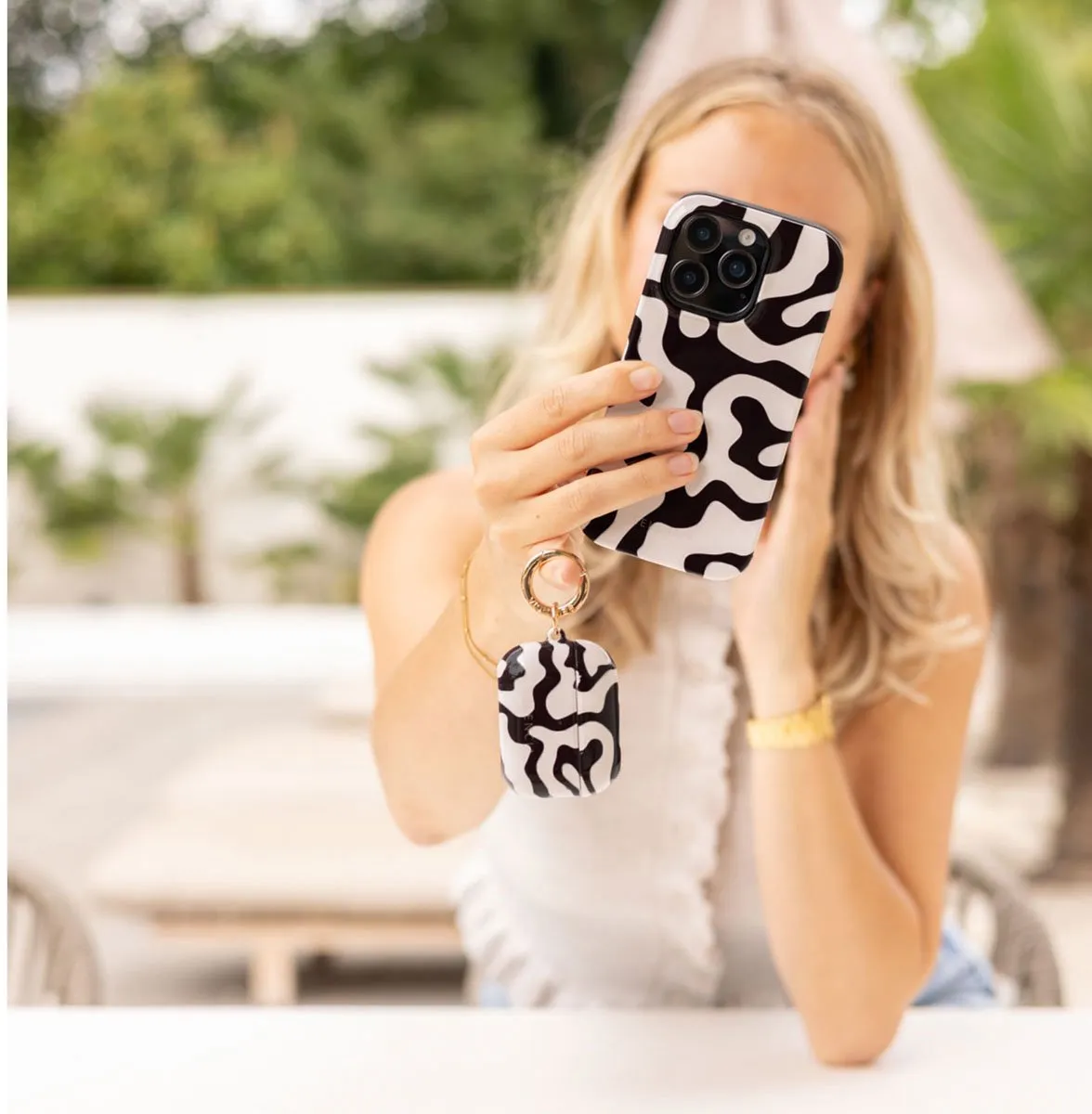 Selencia iPhone 16 Hoesje - Art Wave Black - MagSafe - afbeelding 6 van 6