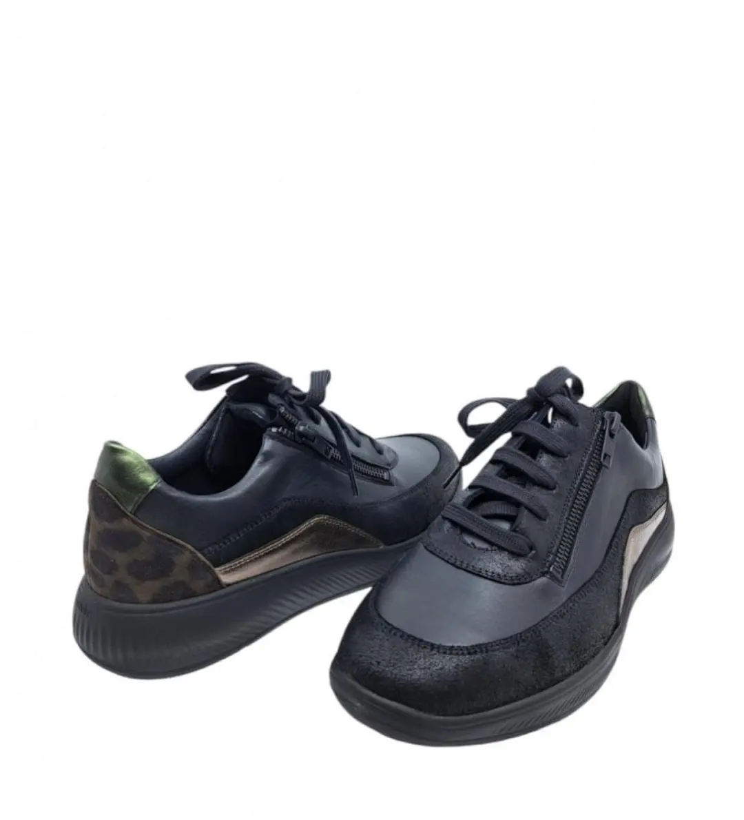 Solidus Sneakers
