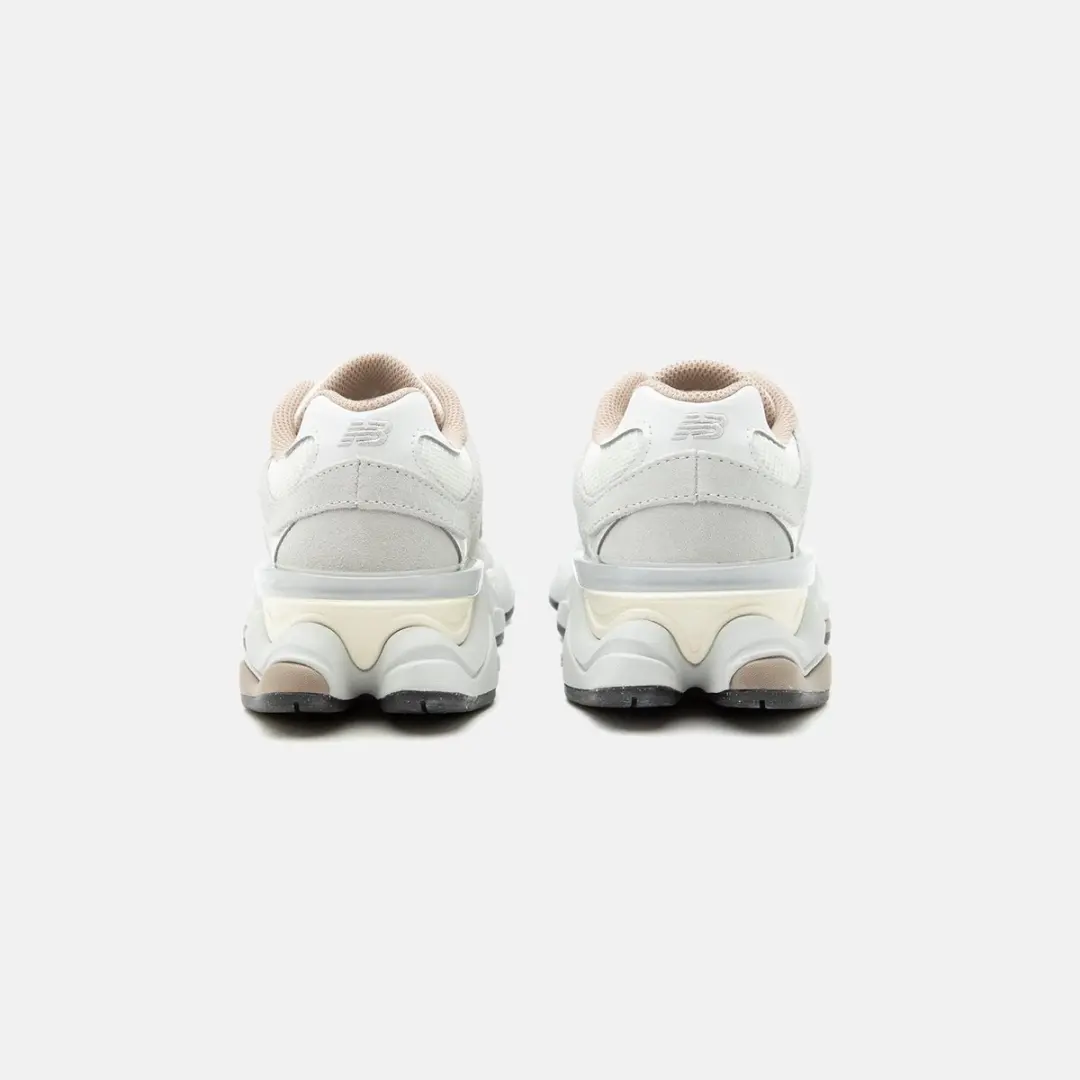 New Balance 9060 Driftwood - Schoen - Maat 38.5