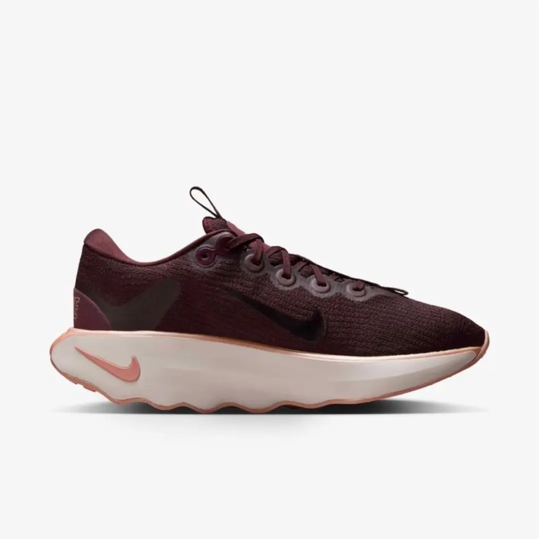 NIKE WMNS MOTIVA 43
