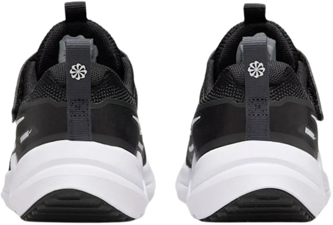 Nike Cosmic Runner Junior Sneakers - 28.5 - Zwart/Wit