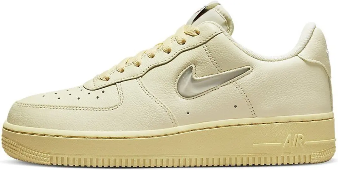 Nike Nike Air Force 1 '07 LX Coconut Milk Maat 46