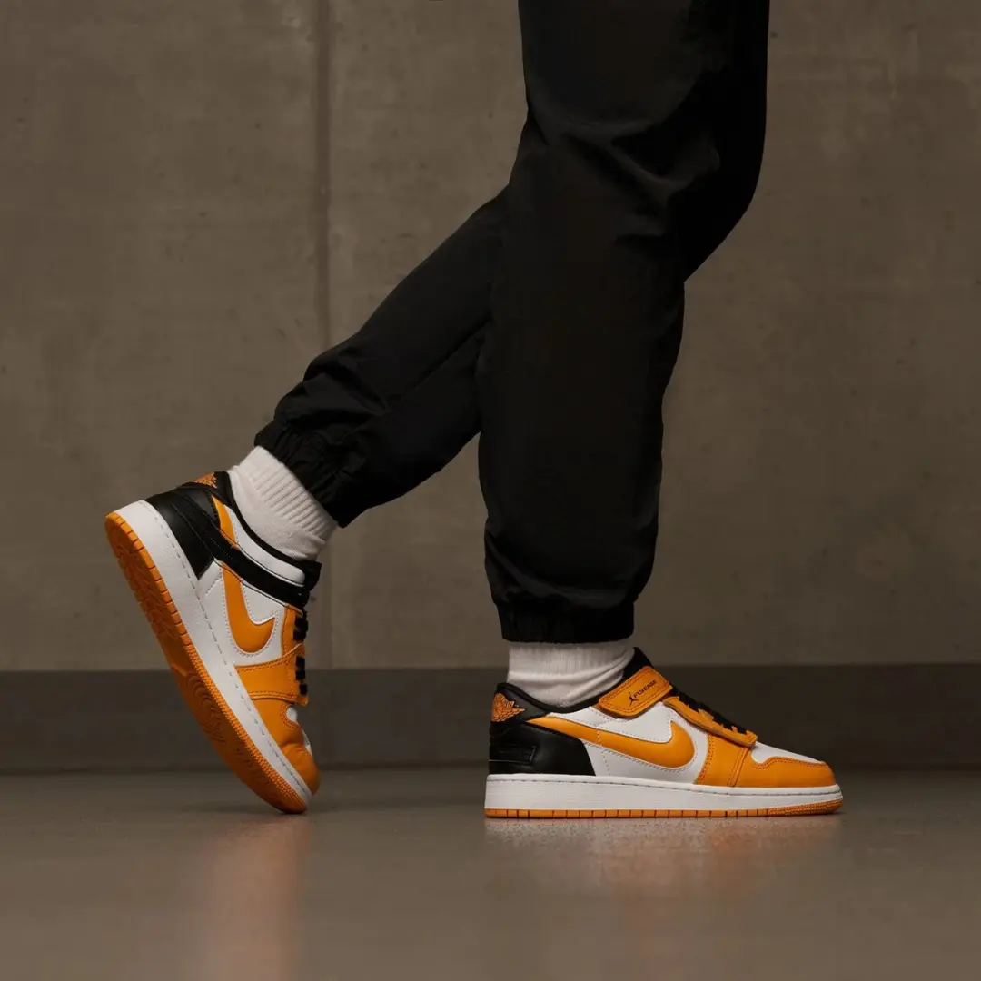"Sneakers Nike Nike Air Jordan 1 Low Flyease ""Taxi Yellow"""