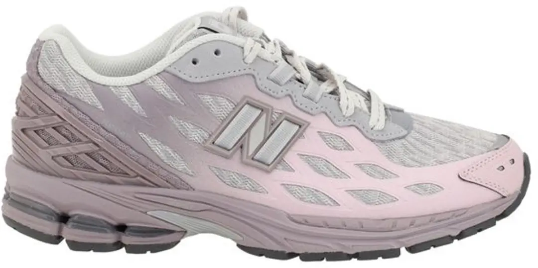 990v3 Running Shoes