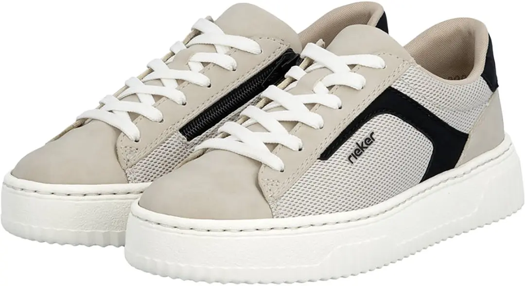 Sneakers met veters