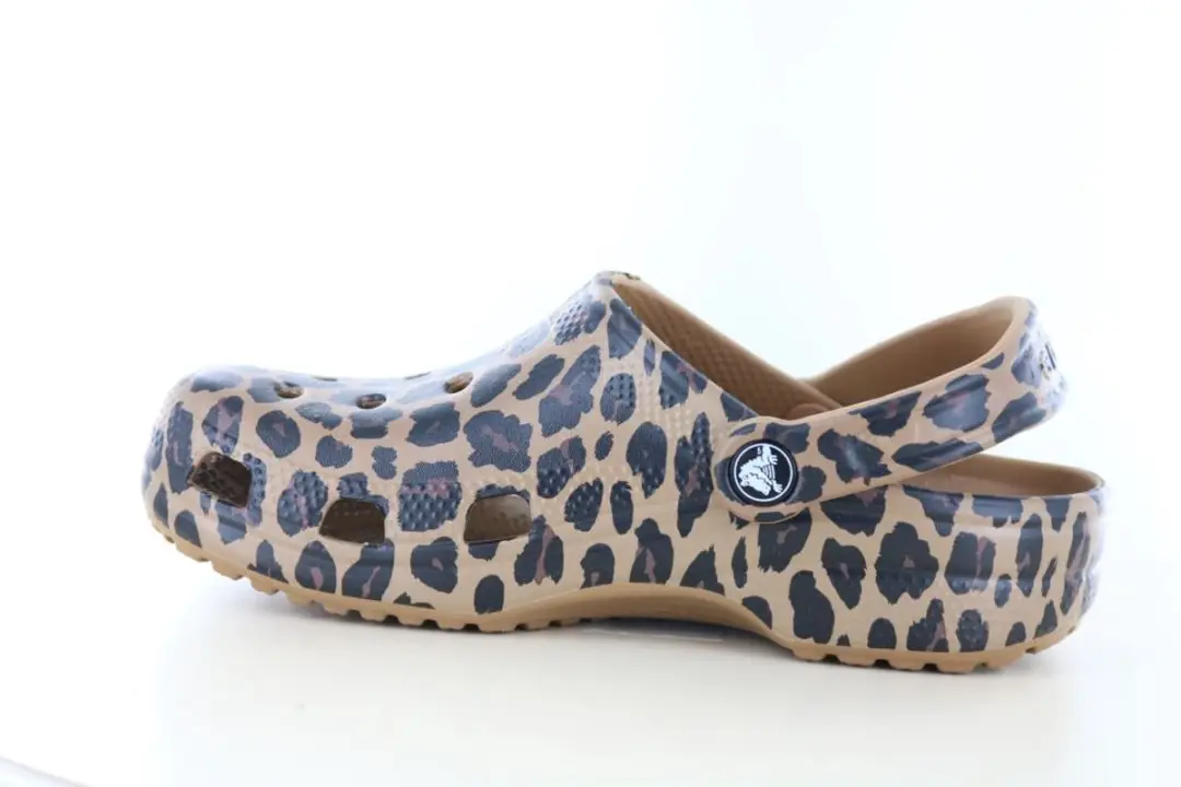 Crocs Classic Animal Instappers Dames Slides 39/40 - Bruin/Zwart