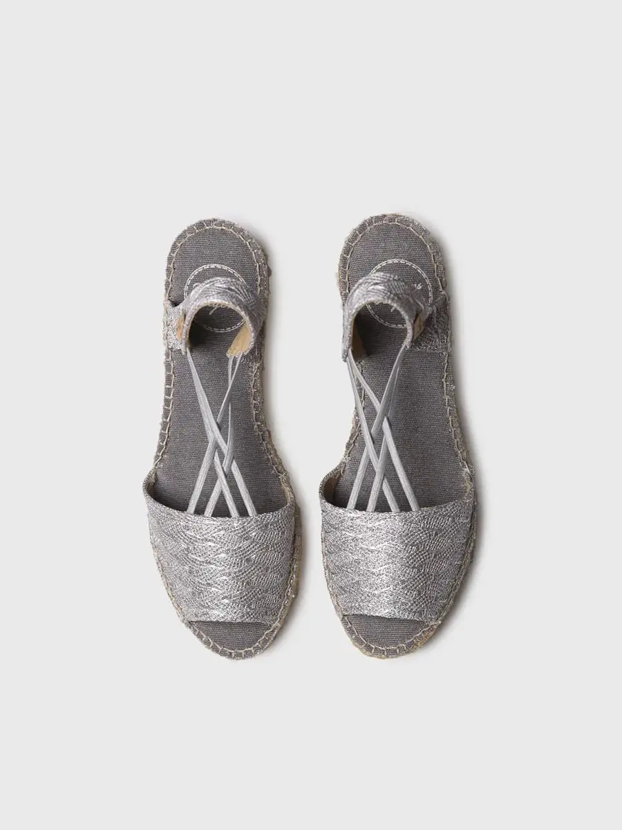 Espadrille met sleehak voor dames van glanzende gevlochten stof