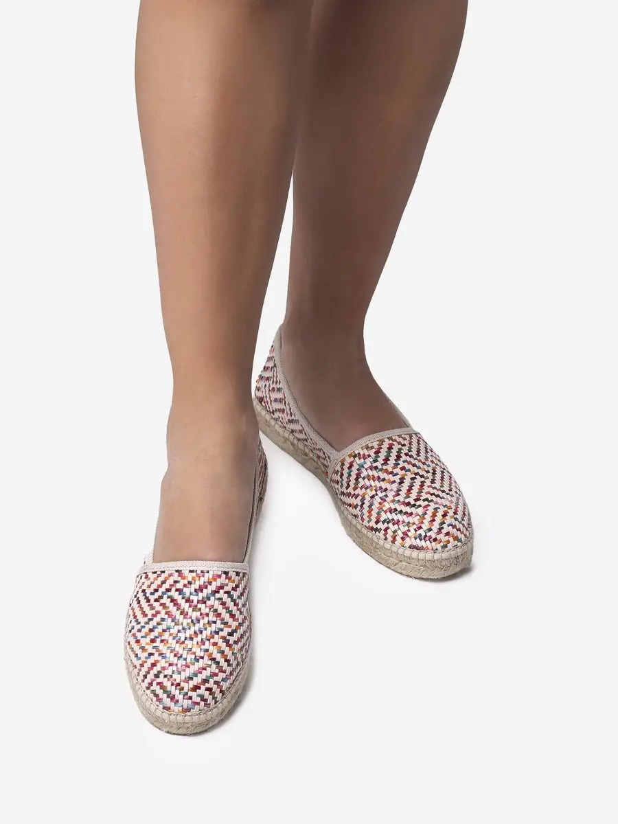 Platte espadrilles voor dames van raffia