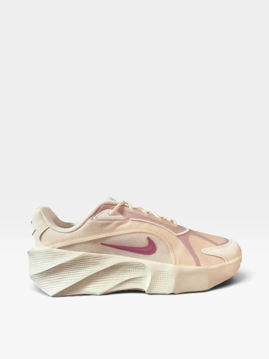 WMNS NIKE EDGE