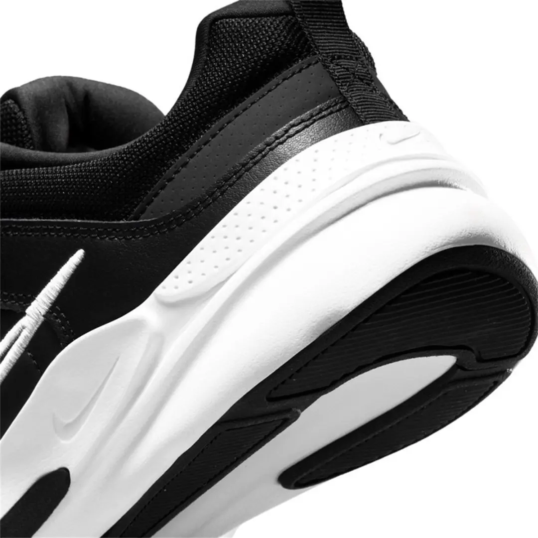 Nike Defy All Day Sportschoenen 42 - Zwart